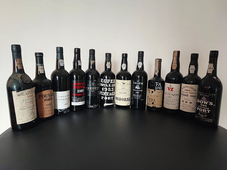 Horizontale Proeverij van 12 Vintage Ports